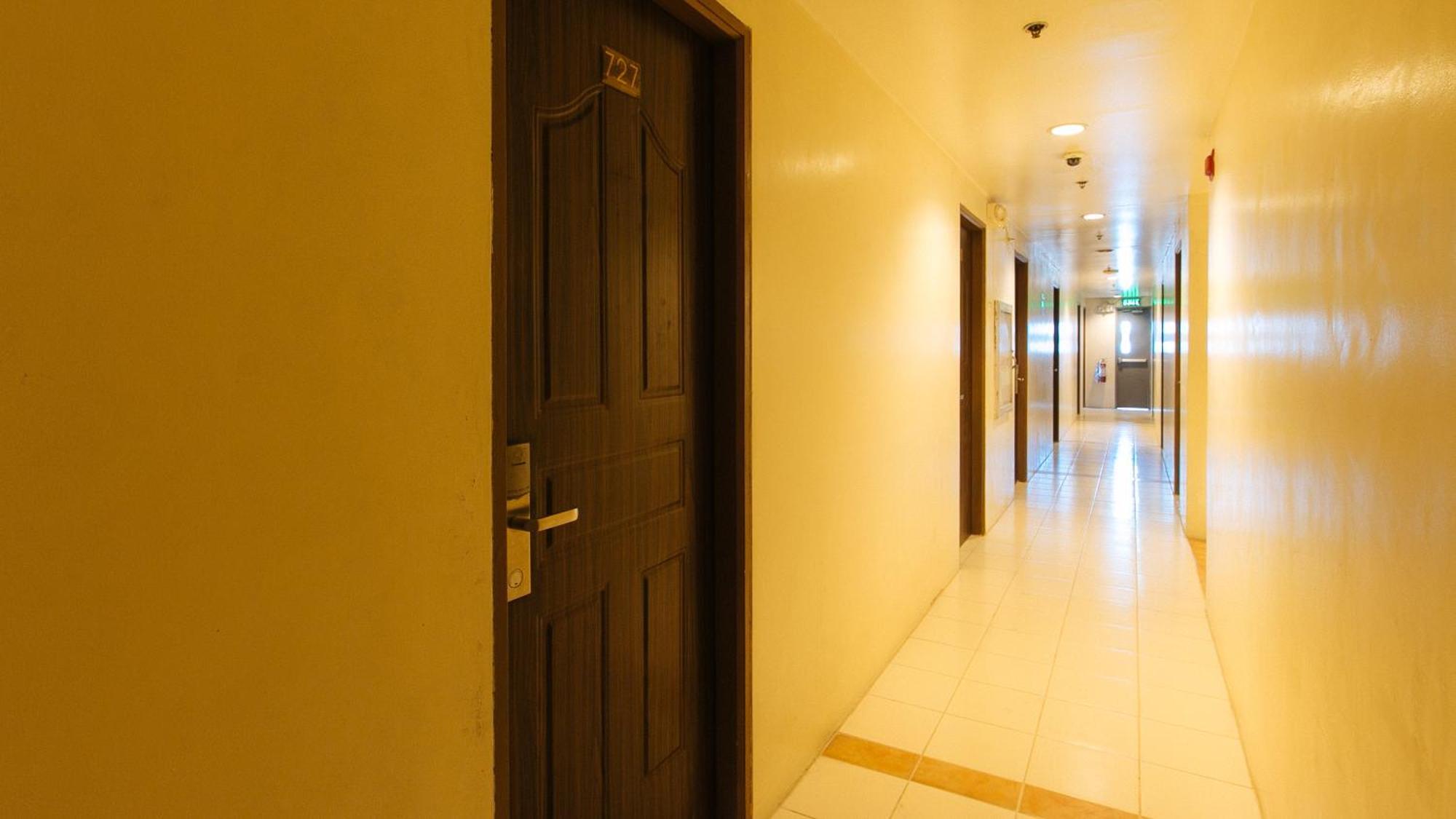 Reddoorz Plus @ E Rodriguez Corner Banawe Quezon City Exterior foto